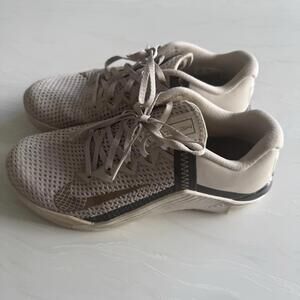 Nike Metcon 6 Light Orewood Brown Women's Size‎ 8 Athletic Sneakers Hyperlift